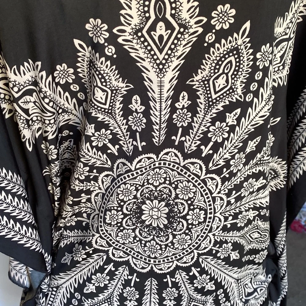 Black & white size small top - Picture 4 of 6